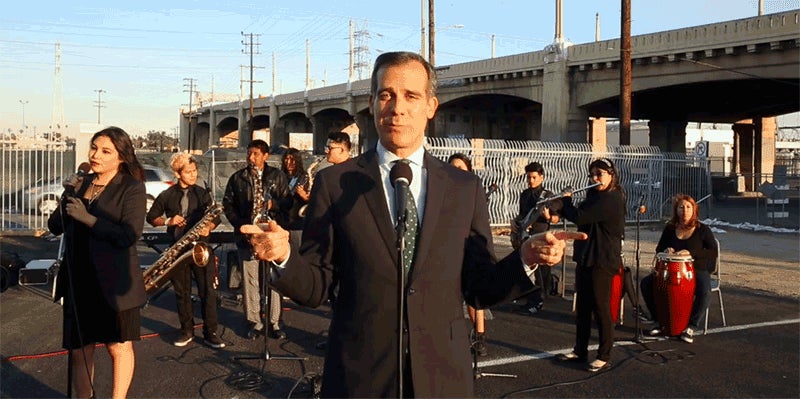 LA Mayor Sings a Sexy Lullaby to Comfort Angelenos About Closing the Freeway