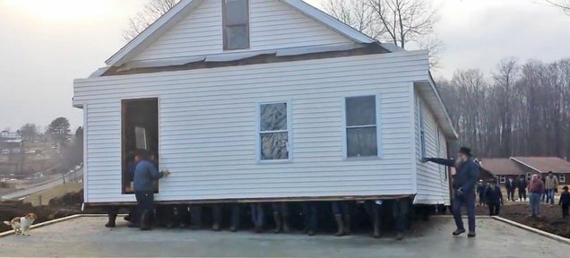 80 barehanded men lift and move an entire house into a new location