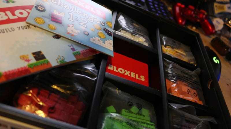 Bloxels Lets You Make Video Games With Colorful Plastic Cubes