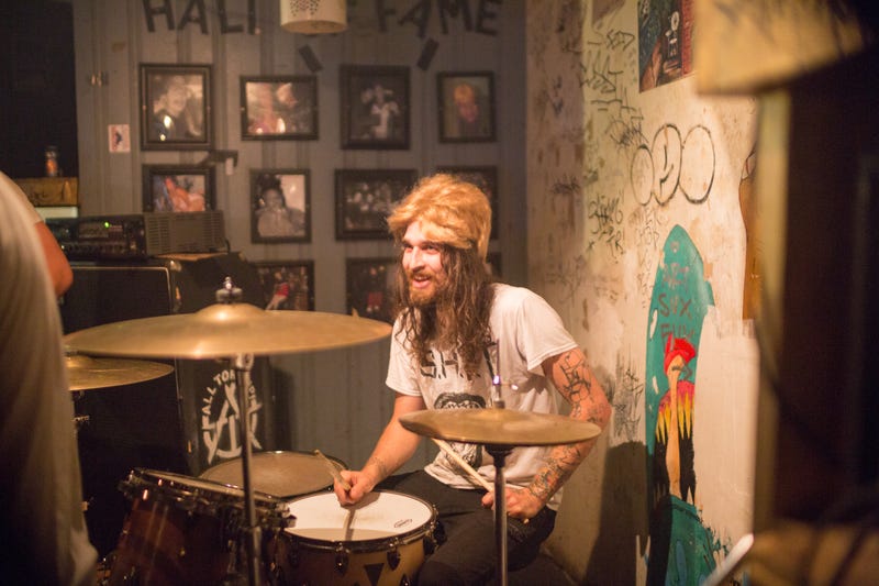 Gawker Goes to a Punk Show