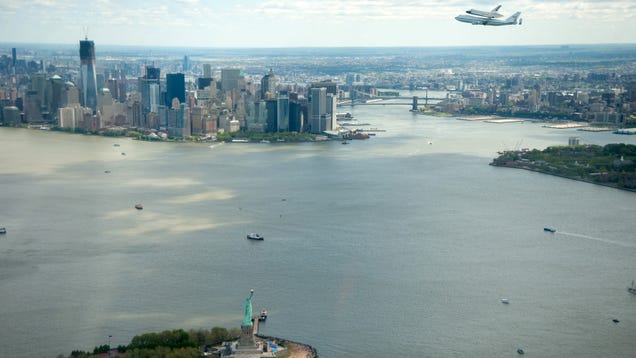 The Best Photos of the Space Shuttle Flying Over New York City
