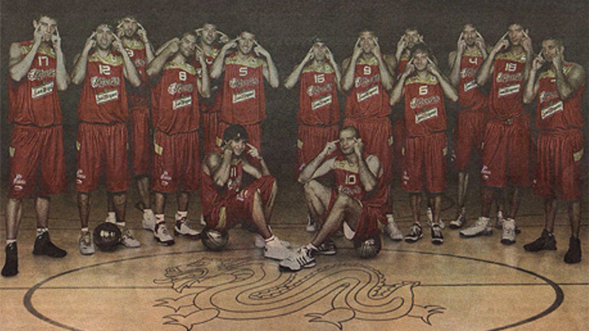 Spanish Basketball Team Celebrates Trip to China With Slant-Eye Team Photo