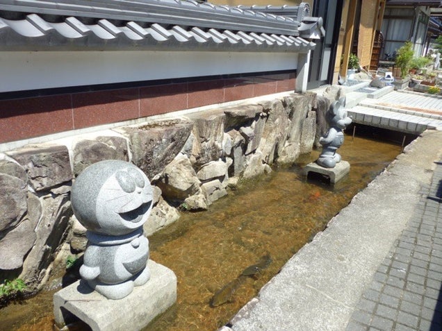Japan's Cute and Nerdy Stone Statues Will Delight You