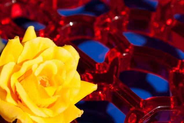 15 Photos Taken (Mostly) In Three Colors