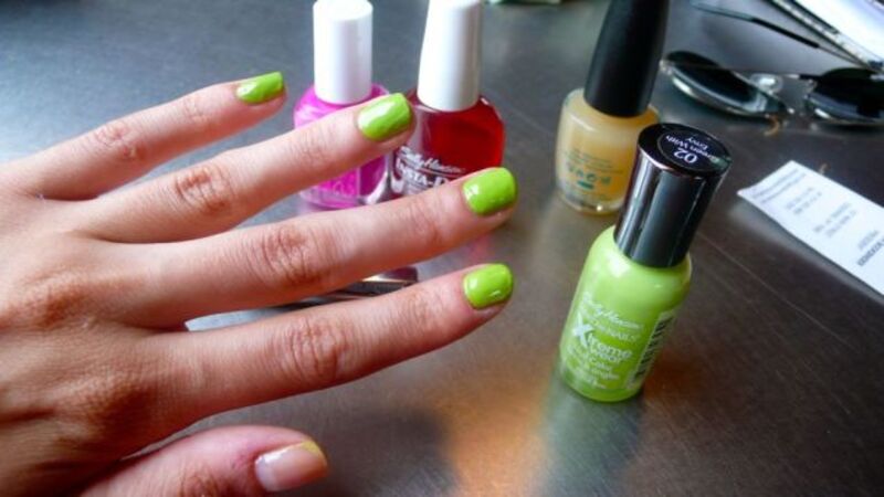 How To Do A Polka-Dot Manicure