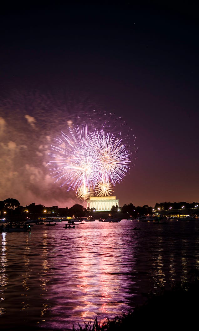 75 Explosive Photos of Fireworks