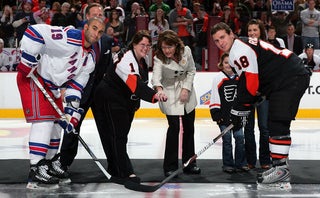 Sarah Palin Booed At Flyers Game, Did Not Take Battery To The Face