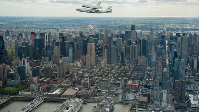 The Best Photos of the Space Shuttle Flying Over New York City