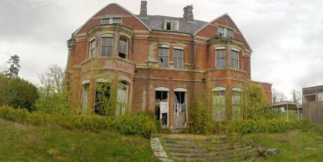 9 of the Most Fascinating Abandoned Mansions from Around the World