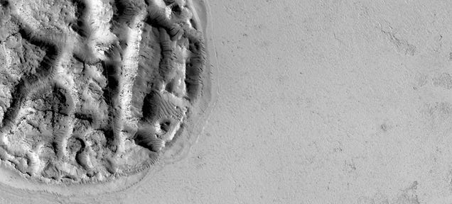What Is This Strangely Circular Outcrop on Mars?