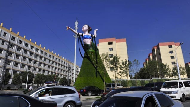 Large Internet Outcry Over Jumbo Chinese Statue