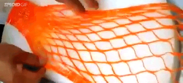 Chef magically cuts a carrot into an elaborate net