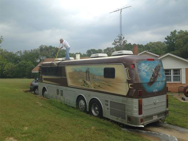 You Can Buy Willie Nelson's Swanky Old Tour Bus on Craigslist