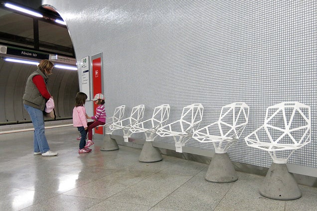 La nueva línea de metro de Budapest es un psicodélico viaje de diseño 656038493348675657