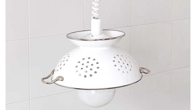 ​Create An Eye-Catching Pendant Lampshade With An Old Colander