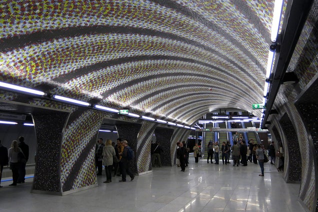 La nueva línea de metro de Budapest es un psicodélico viaje de diseño 656038493517741385