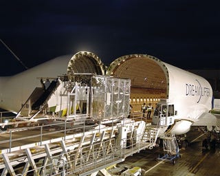 Boeing 787 LEGO-like Building Begins, Kicks Airbus Nuts