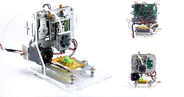 Someone Made a 3D Printer Out of a Floppy Disk Drive and Other E-Waste