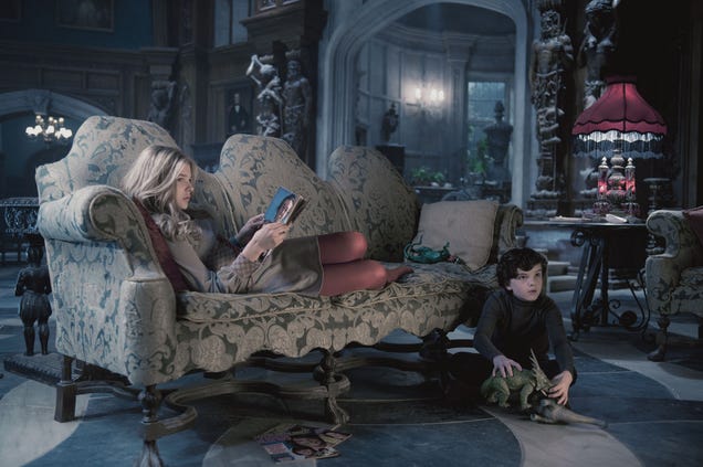 28 stills from Dark Shadows prove Tim Burton has not yet tired of pancake makeup
