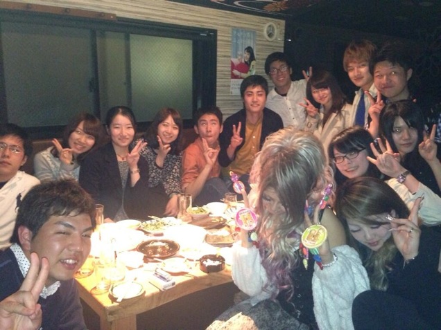 Woman Uses Her Unbelievable Fingernails To Promote Candy Crush