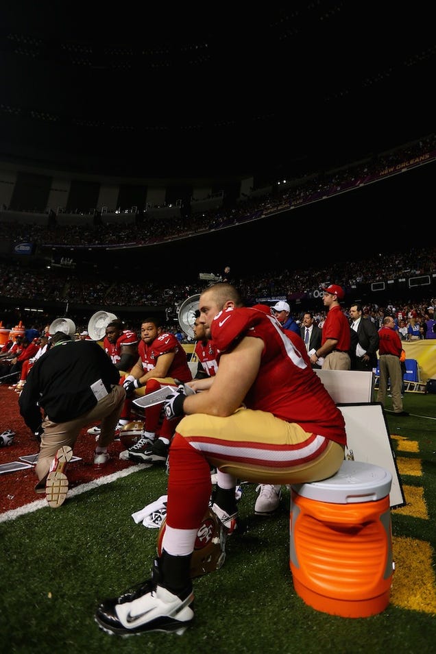 The Best And Most Surreal Photographs From The Power Outage At The Superdome