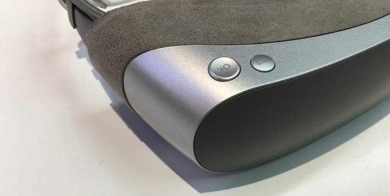 LG 360 VR Is One of the Shittiest Virtual Reality Headsets I've Ever Tried