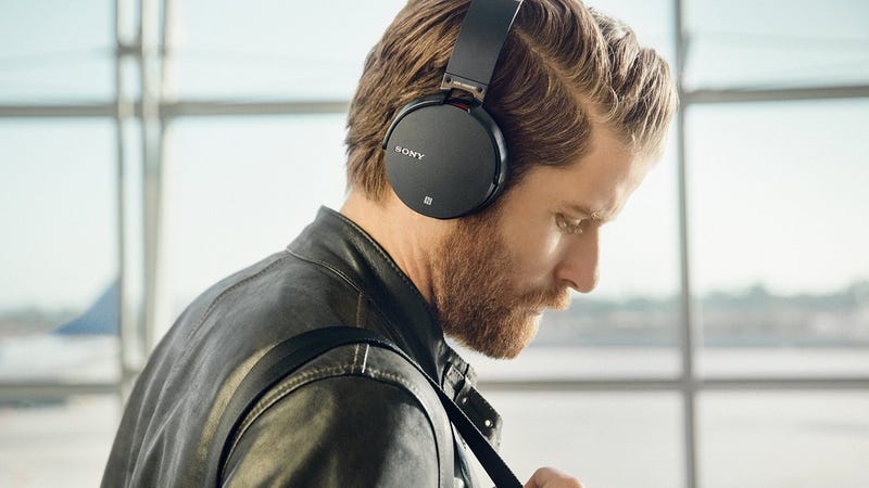 Today's Best Deals: Free Channels, Pyrex Dishes, Bluetooth Headphones, and More