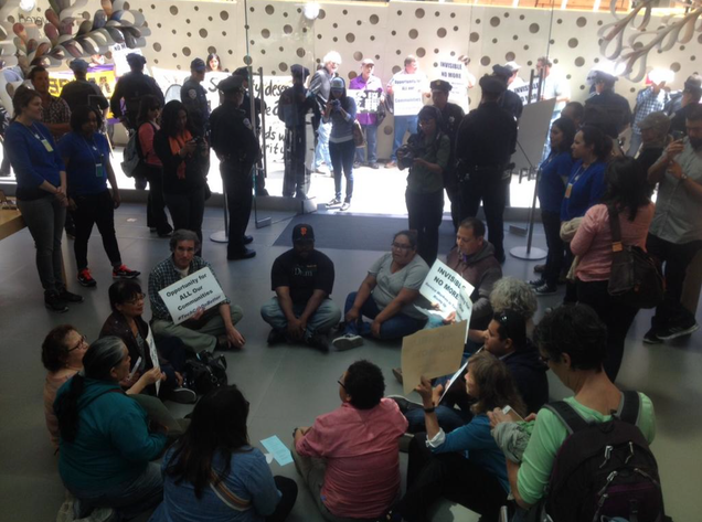 Apple Store Guards Stage Sit-In Demanding Higher Wages