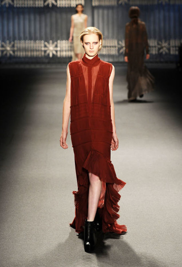 Vera Wang Makes Pleat Pleat Music