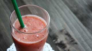 Why You Crave Tomato Juice on an Airplane