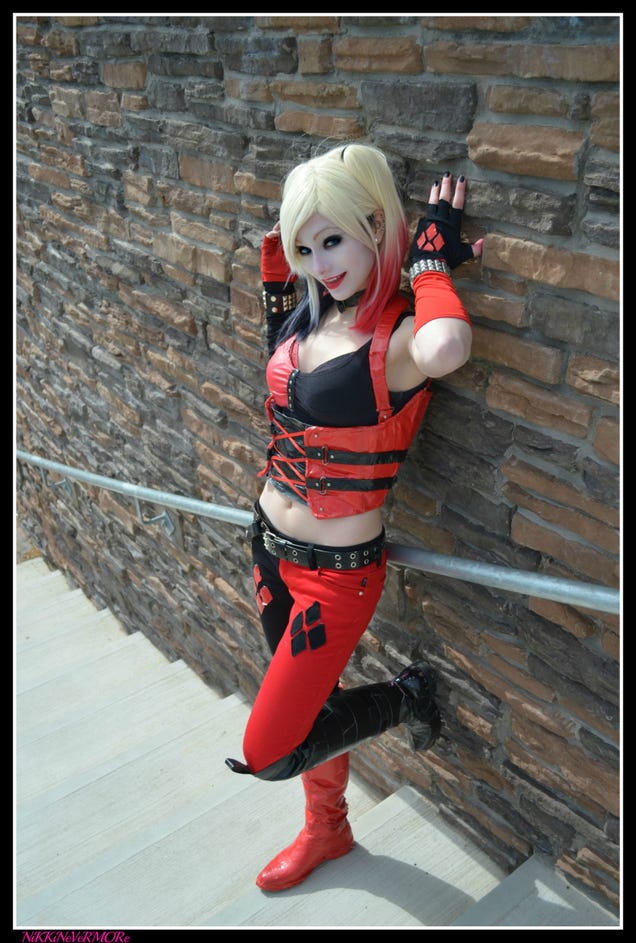 Nothing Says Cosplay Like Cheerleaders, Dragon Age, Catwoman and...Jak and Daxter?