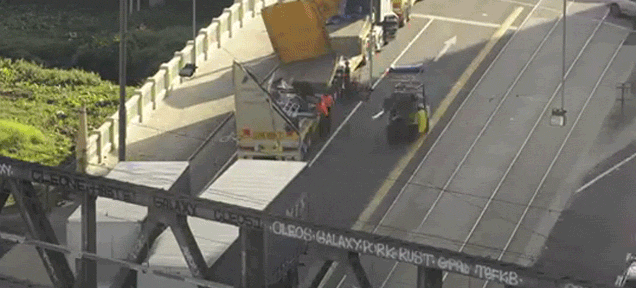 Watch how a traffic accident is cleaned up in this timelapse