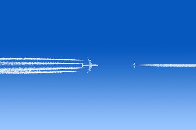 747 Electronics Fail, Pilot Flies Blind Across the Pacific Piggy-Backing to Another Plane
