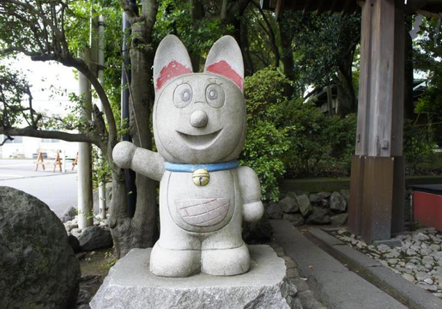 Japan's Cute and Nerdy Stone Statues Will Delight You