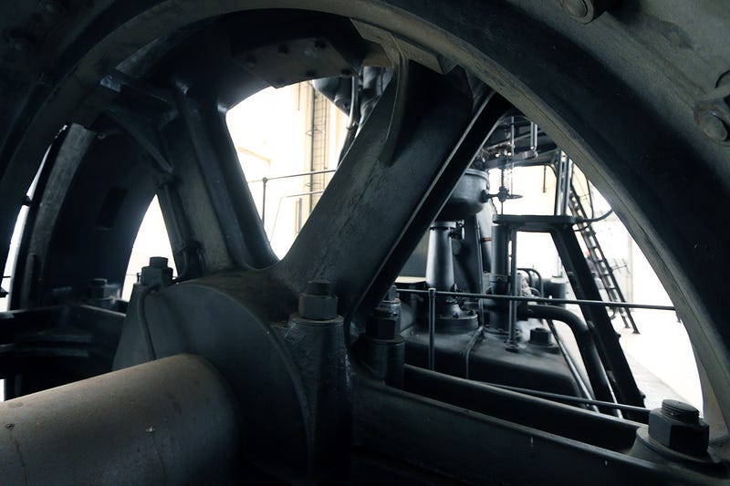 This Dieselpunk Shrine Hides a Century-Old, Fully Operational 800 HP Motor 