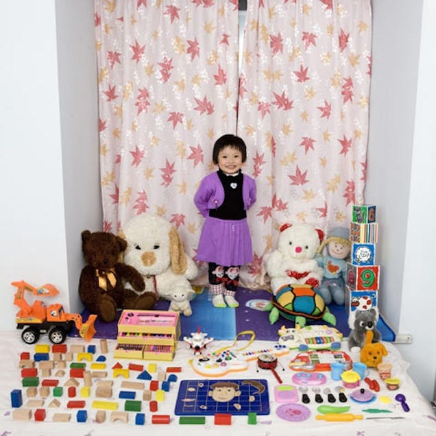 These Photographs of Children with Their Favorite Toys Are Fascinating