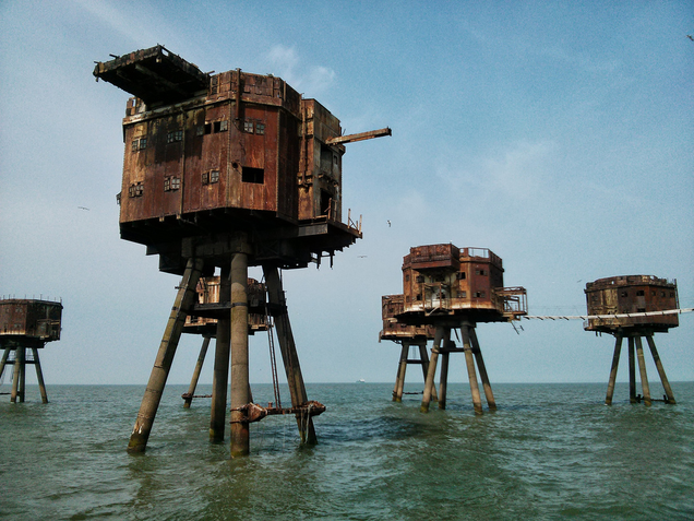old screensavers defend the base