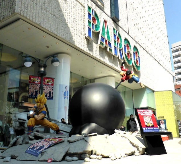 One Piece and Dragon Ball Destroy Tokyo Street