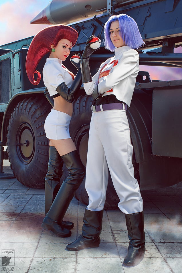 Samus and Link Walk Into a Cosplay Convention...