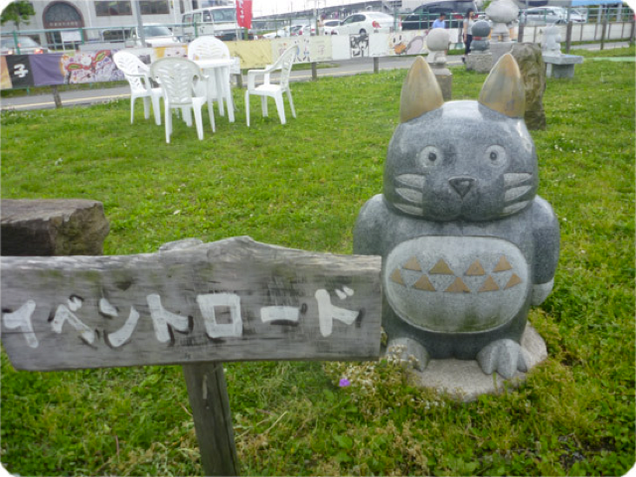 Japan's Cute and Nerdy Stone Statues Will Delight You