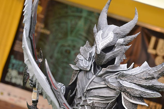 Real Man Becomes Walking Horror Inside Skyrim's Daedric Armour