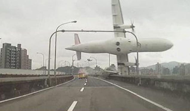 Multiple Passengers Killed in TransAsia Airways Bridge Crash