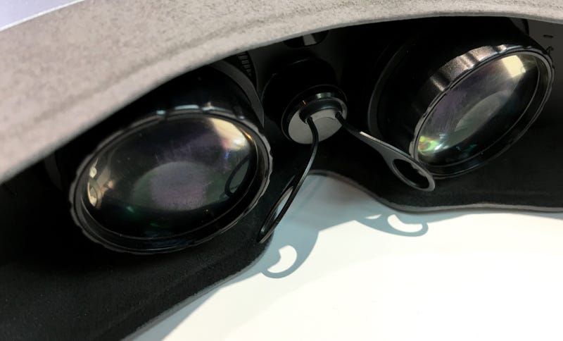 LG 360 VR Is One of the Shittiest Virtual Reality Headsets I've Ever Tried