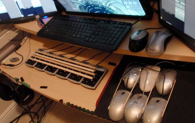 Online Gaming Rig Redefines The Meaning Of "Multiplayer"
