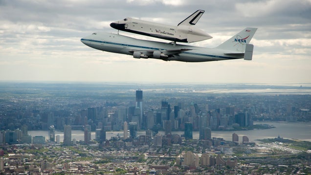 The Best Photos of the Space Shuttle Flying Over New York City