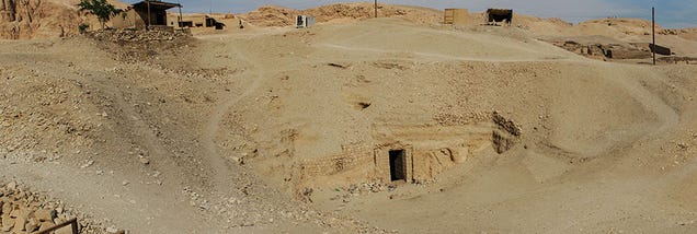 Arqueólogos descobrem túmulo mítico do Deus dos mortos no Egito