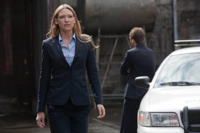 First New Photos of Fringe Season 4: What's wrong with Walter?