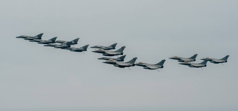 Super Étendard Attack Jets Make Their Last Carrier Catapult Launches Ever 