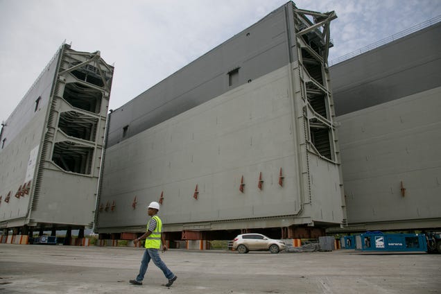 Así de gigantescas son las nuevas compuertas del Canal de Panamá