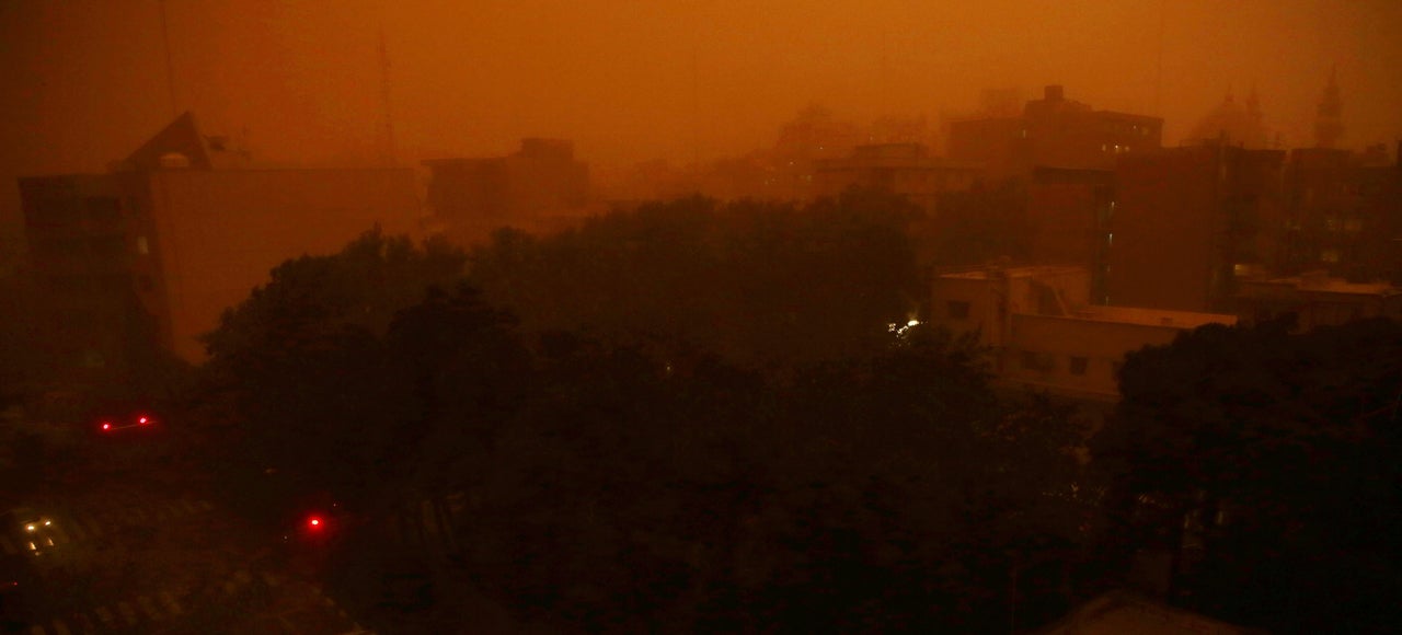 Mega-sandstorm turns Tehran into apocalyptic landscape, kills four